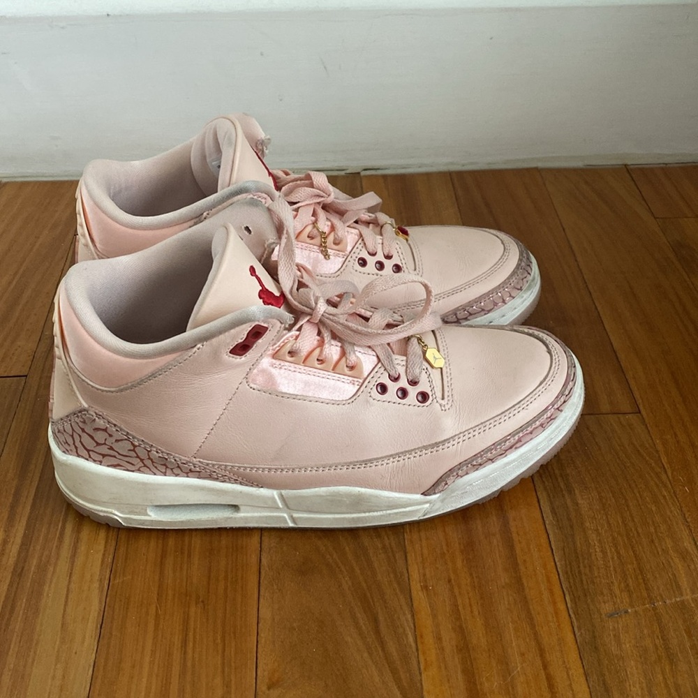 Jordan 3 Retro
Valentine's Day Treat Yourself Pink Red Size 9